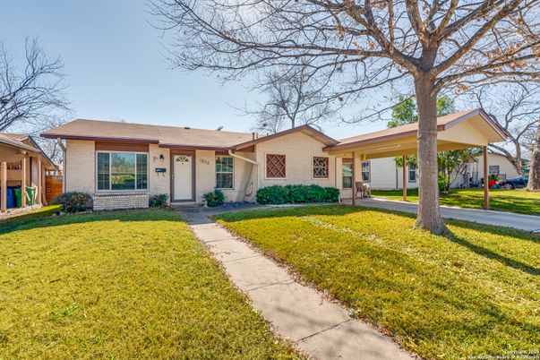 Backyard, Exterior, Facade, Ranch