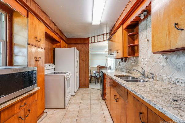 Dining room, Interior, Kitchen, Washer