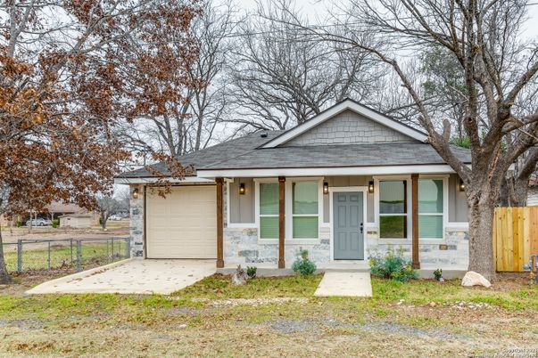 Attached, Exterior, Facade, Ranch