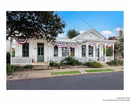 Exterior, Facade, Cape Cod