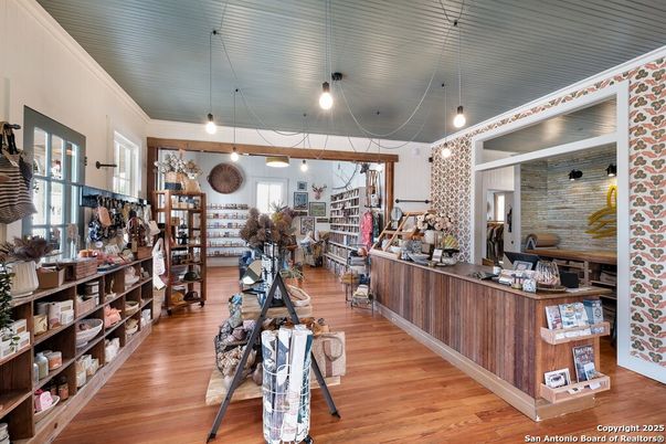 Interior, Pendant Lights, Wood Texture Flooring