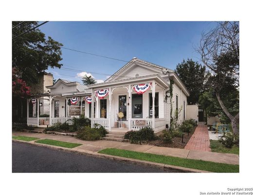 Exterior, Facade, Queen Anne Victorian
