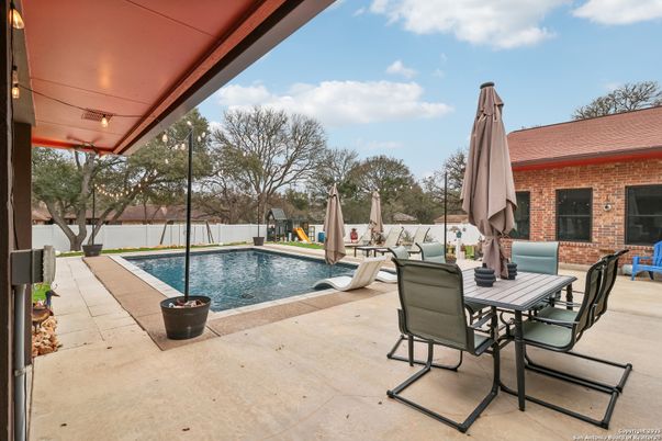 Exterior, Pool