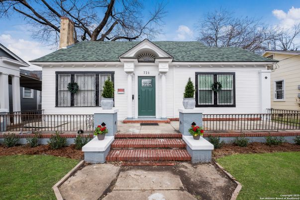 Exterior, Facade, Cape Cod