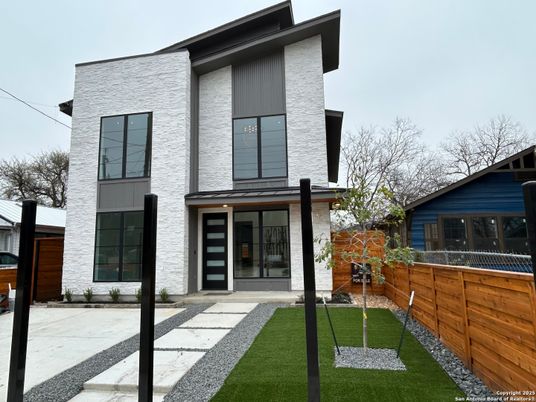 Exterior, Facade, Modern