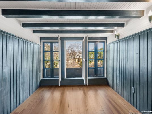 Empty room, Interior, Wooden Beams, Wood Texture Flooring
