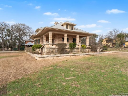 Backyard, Exterior, Facade, American Foursquare