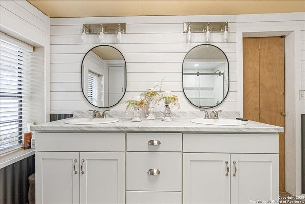 Bathroom, Dual Sink Vanities, Interior