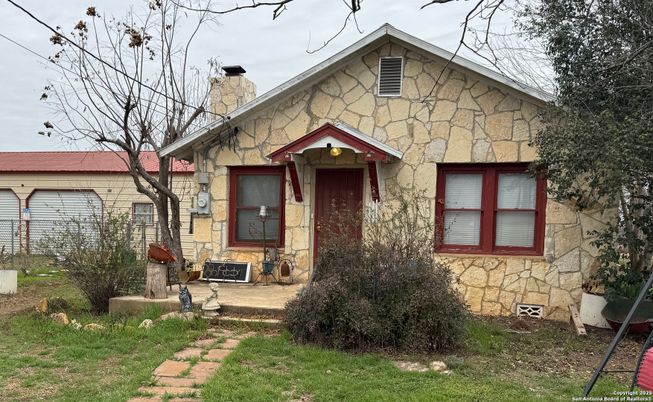 Exterior, Facade, American Foursquare