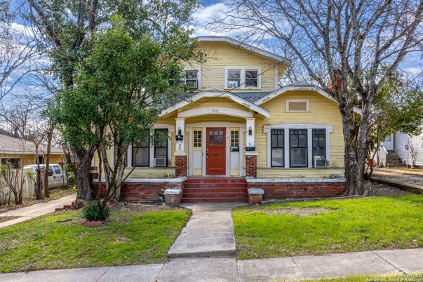 Exterior, Facade, Queen Anne Victorian