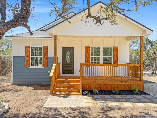 Exterior, Facade, American Craftsman
