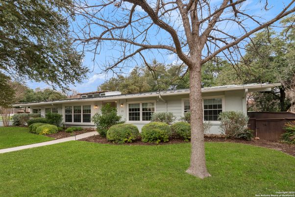 Backyard, Exterior, Facade, Ranch
