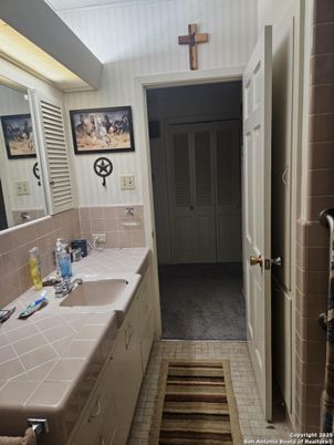 Bathroom, Interior, Tile Countertops