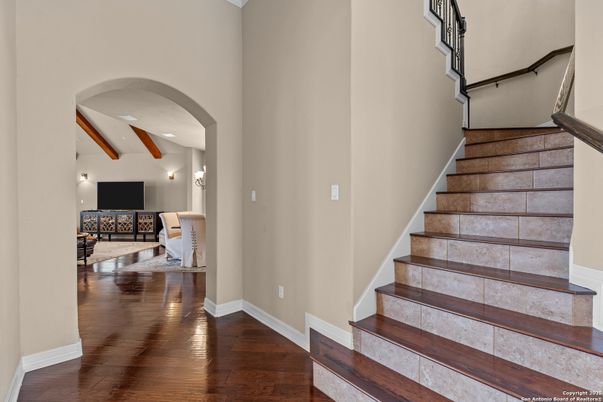 Interior, Recessed Lighting, Wood Texture Flooring