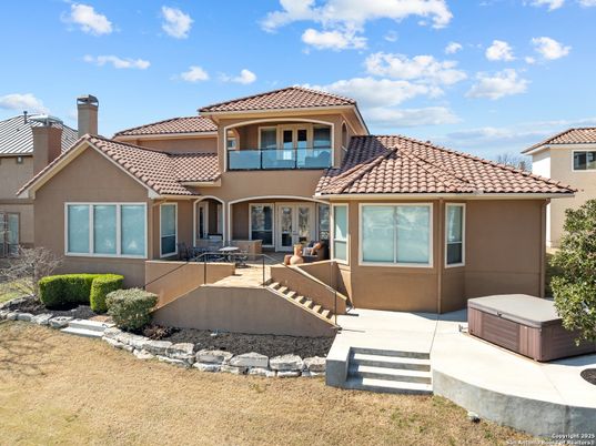 Exterior, Facade, Hot Tub, Mediterranean