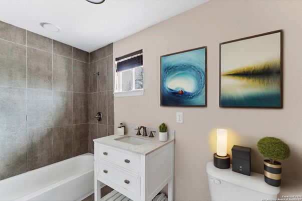 Bathroom, Interior, Recessed Lighting