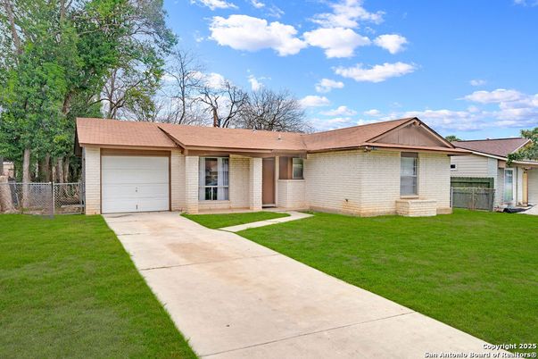 Attached, Exterior, Facade, Brick Facade, Ranch