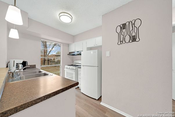 Interior, Kitchen, Pendant Lights, Wood Texture Flooring