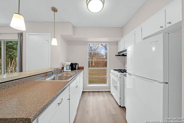 Interior, Kitchen, Pendant Lights, Wood Texture Flooring