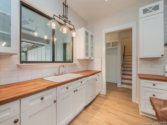 Interior, Kitchen, Pendant Lights, Wood Texture Flooring
