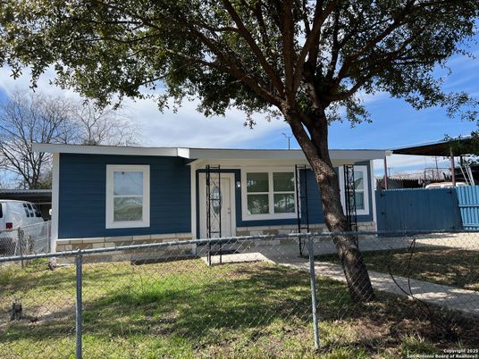 Backyard, Exterior, Facade, Ranch