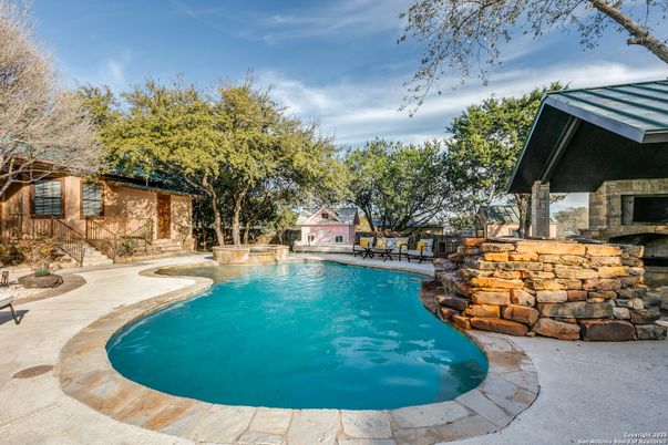 Exterior, Pool