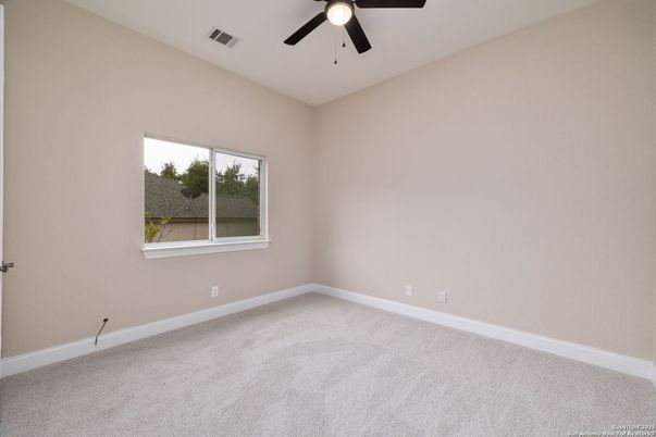 Empty room, Interior