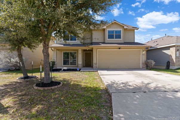 Attached, Exterior, Facade, Ranch