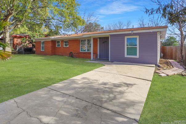 Exterior, Facade, Brick Facade, Ranch