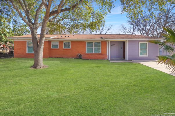 Backyard, Exterior, Facade, Brick Facade, Ranch