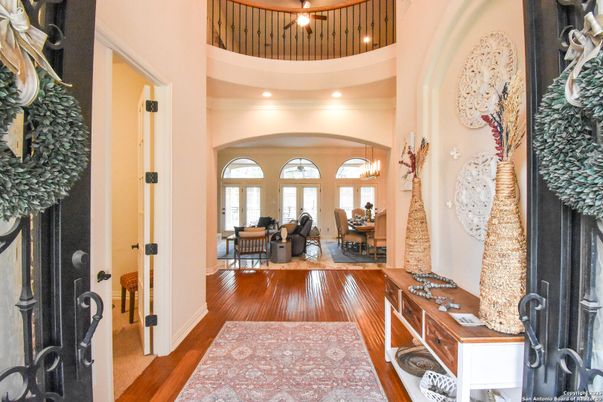 Chandelier, Dining room, Interior, Living room, Recessed Lighting, Wood Texture Flooring