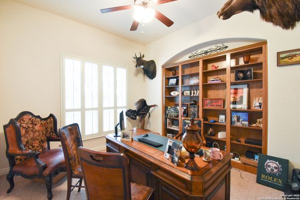 Home Office, Interior
