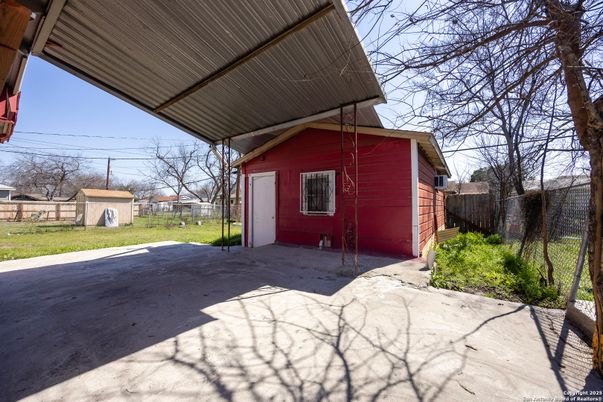 Backyard, Exterior