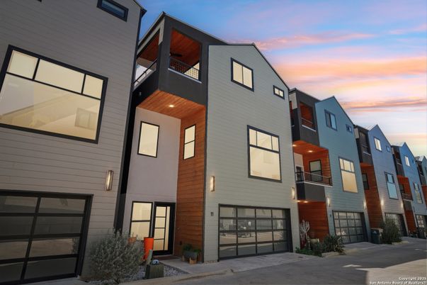 Attached, Exterior, Facade, Rowhouse