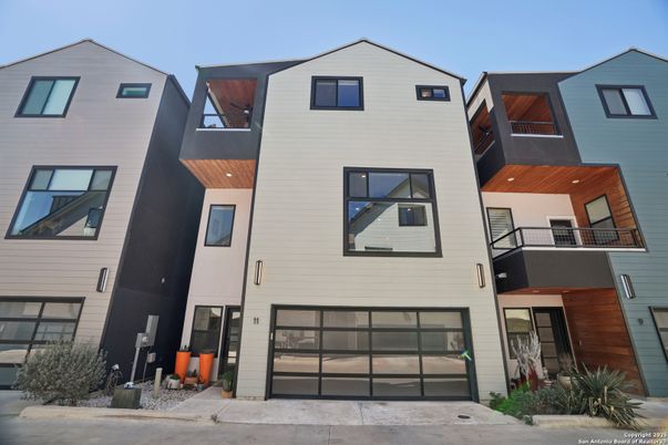 Attached, Exterior, Facade, Rowhouse