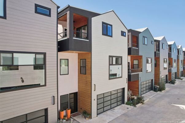 Attached, Exterior, Facade, Rowhouse