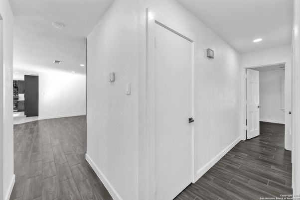 Interior, Recessed Lighting, Wood Texture Flooring