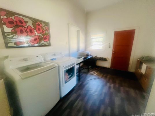 Interior, Washer, Wood Texture Flooring