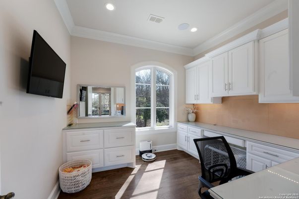 Interior, Recessed Lighting, Wood Texture Flooring