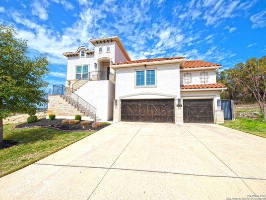 Attached, Exterior, Facade, Mediterranean