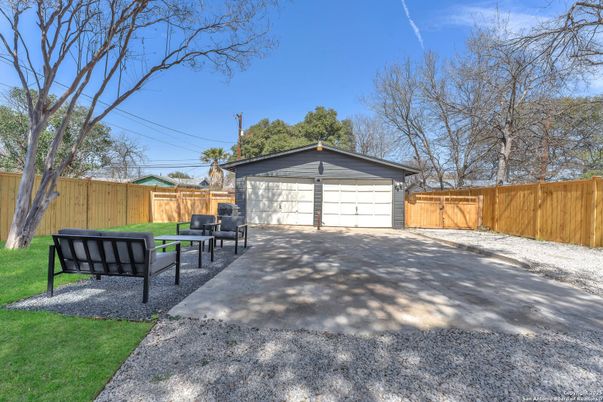 Detached Garage, Exterior