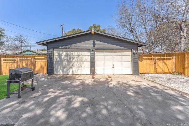 Detached Garage, Exterior