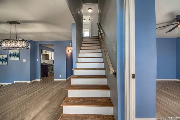 Interior, Pendant Lights, Wood Texture Flooring