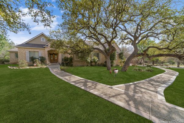 Backyard, Exterior, Facade, Brick Facade, Ranch