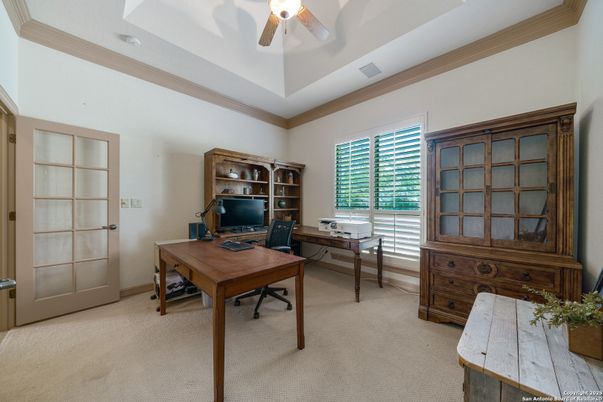 Home Office, Interior