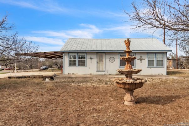 Backyard, Exterior, Facade, Ranch