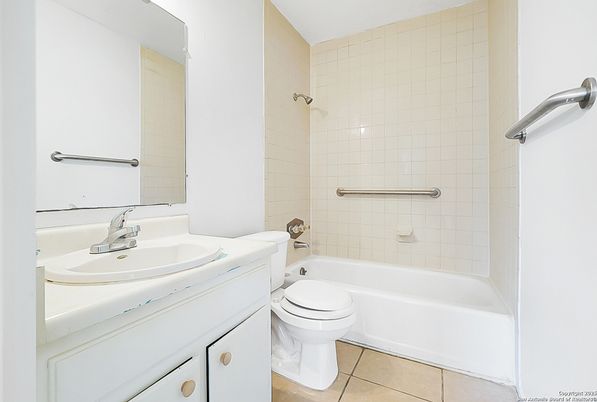 Bathroom, Interior, Tile Countertops