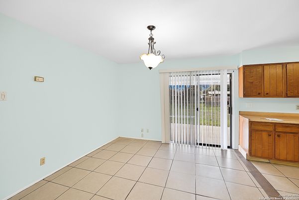 Empty room, Interior, Pendant Lights