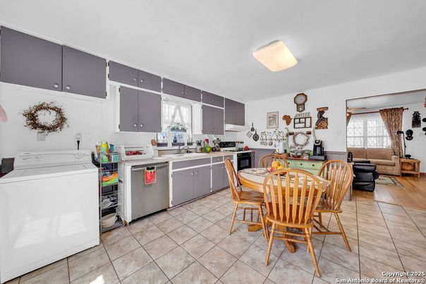 Dining room, Interior, Kitchen, Washer