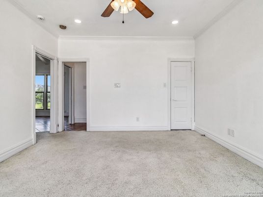 Empty room, Interior, Recessed Lighting